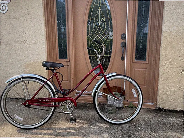 1965 cherry red Murray Monterrey - Women's cruiser bike. Lock included
