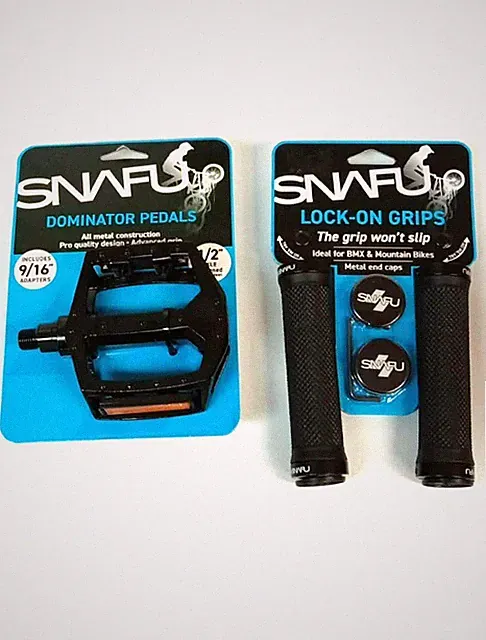 SNAFU Dominator BMX Pedals Black Fits 1/2" -9/16" w/ Adapters and Lock On Grips
